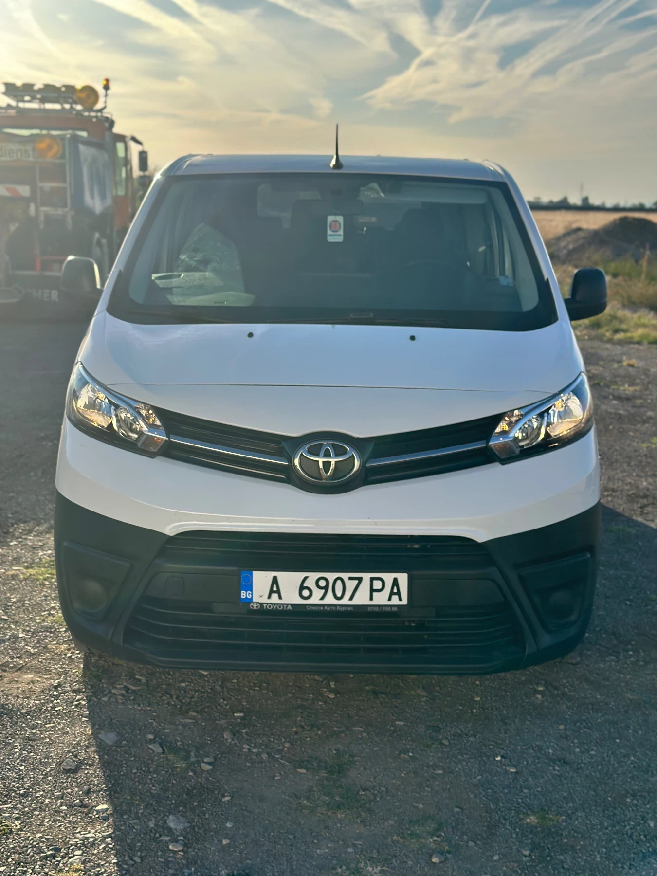 Toyota Proace 8+ 1, снимка 3 - Бусове и автобуси - 56725978