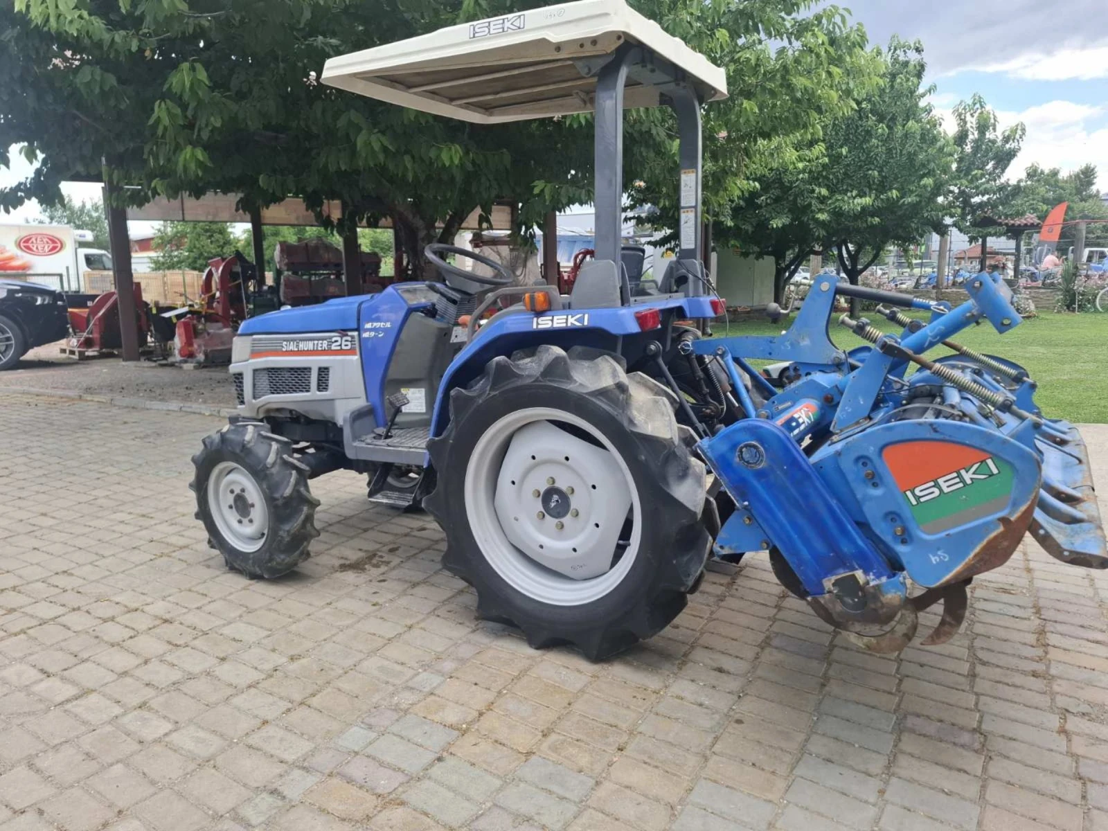 Трактор ISEKI H 26, снимка 2 - Селскостопанска техника - 54971303