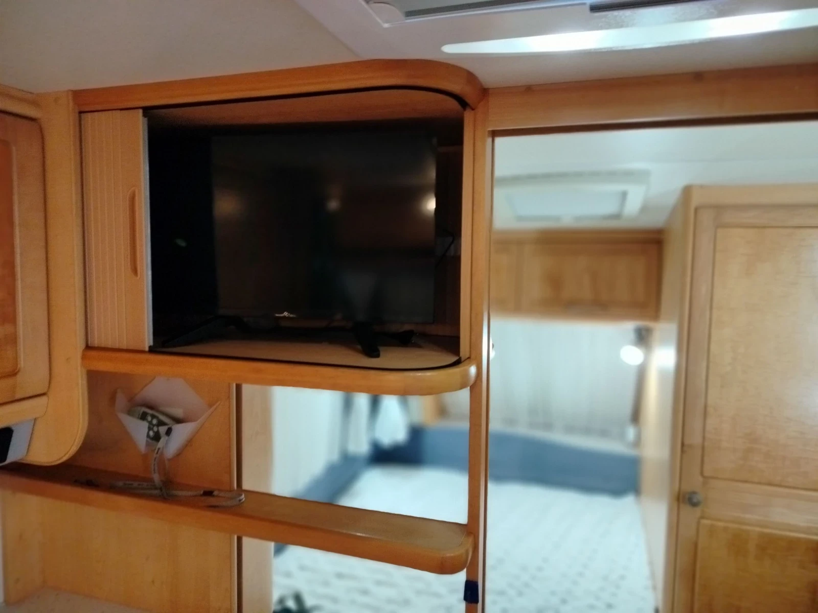 �������� Hobby 24 | Mobile.bg � ����������� 12