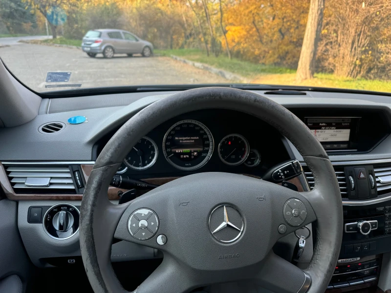 Mercedes-Benz E 300, снимка 10 - Автомобили и джипове - 47854064