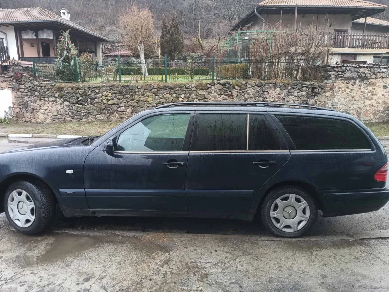 Mercedes-Benz E 200 E200T, снимка 3 - Автомобили и джипове - 48493875