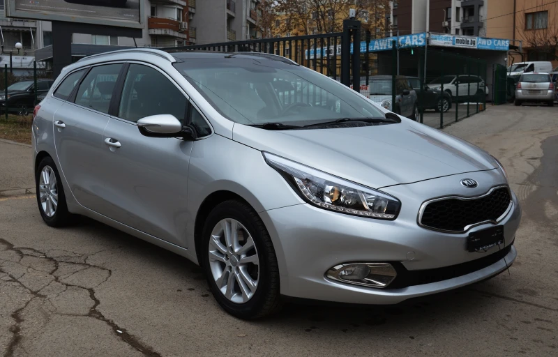 Kia Ceed 1.6GDI AUTOMAT - PANORAMA - ШВЕЙЦАРИЯ, снимка 3 - Автомобили и джипове - 49303059