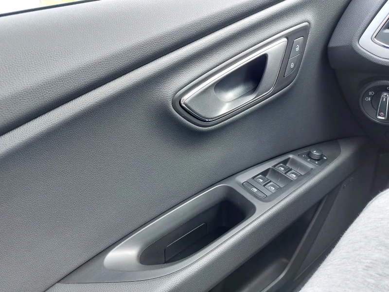 Seat Leon ST 1.5 TGI, снимка 8 - Автомобили и джипове - 52642778