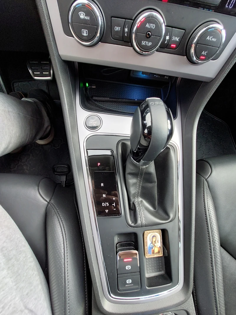 Seat Leon ST 1.5 TGI, снимка 13 - Автомобили и джипове - 52642778
