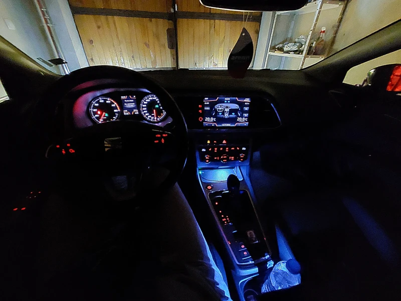 Seat Leon ST 1.5 TGI, снимка 14 - Автомобили и джипове - 52642778
