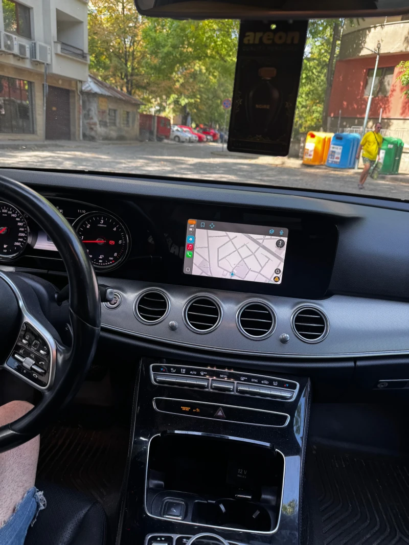 Mercedes-Benz E 200, снимка 10 - Автомобили и джипове - 52347761