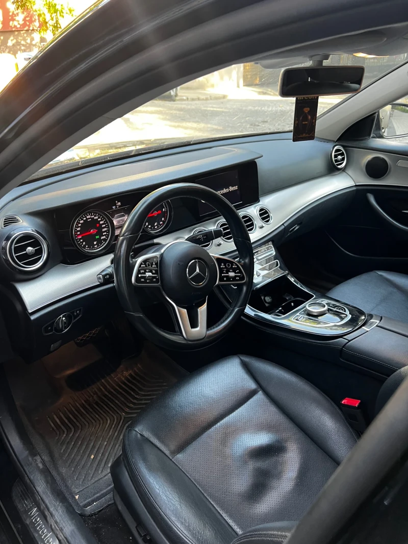 Mercedes-Benz E 200, снимка 9 - Автомобили и джипове - 52347761