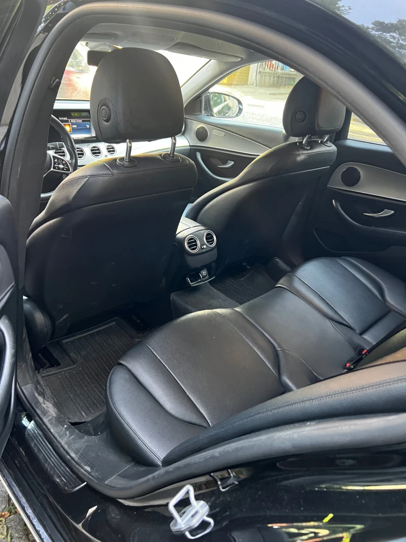 Mercedes-Benz E 200, снимка 11 - Автомобили и джипове - 52347761