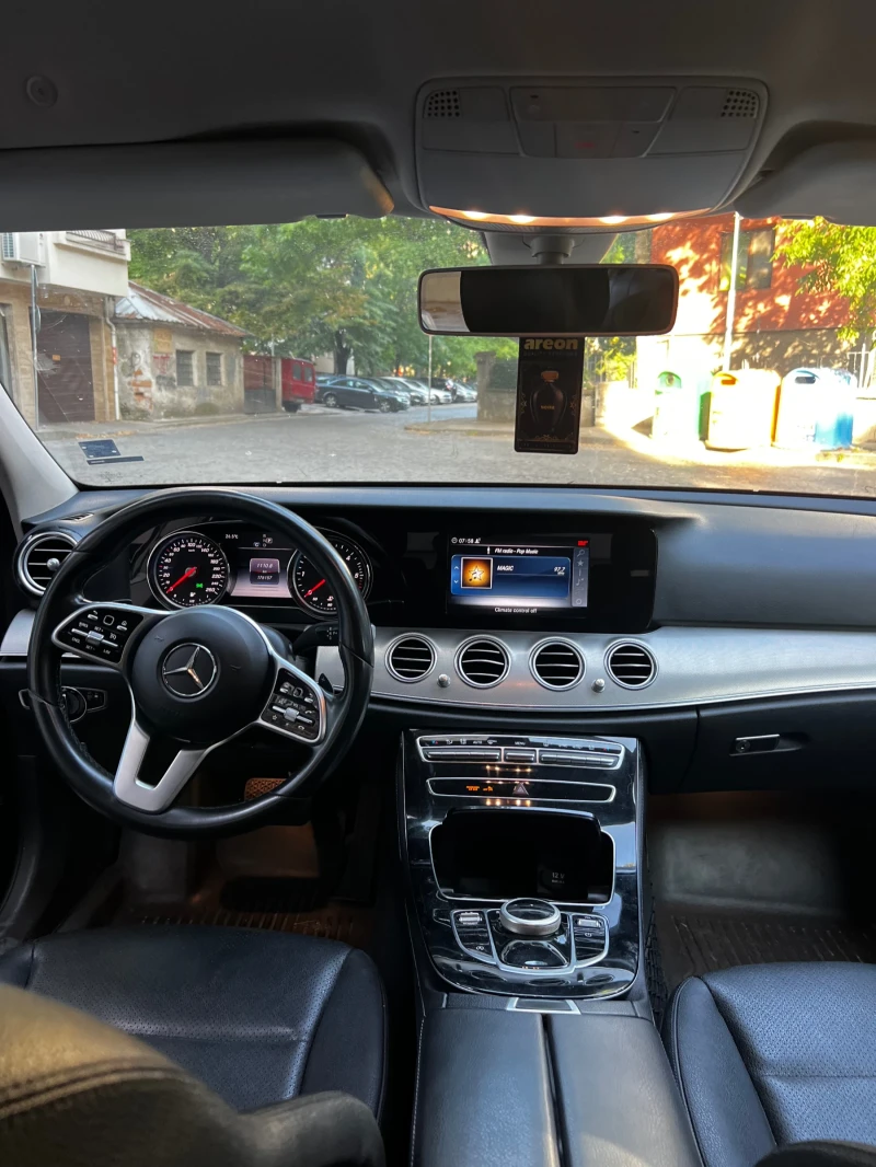 Mercedes-Benz E 200, снимка 13 - Автомобили и джипове - 52347761