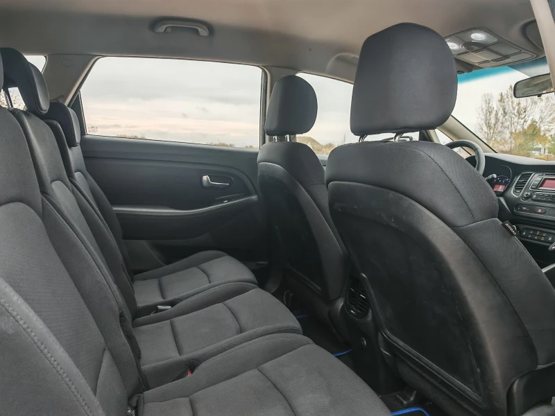 Kia Carens 1.7 ДИЗЕЛ 136 К.С. УНИКАЛНО СЪСТОЯНИЕ! КАТО НОВА!, снимка 12 - Автомобили и джипове - 52369943