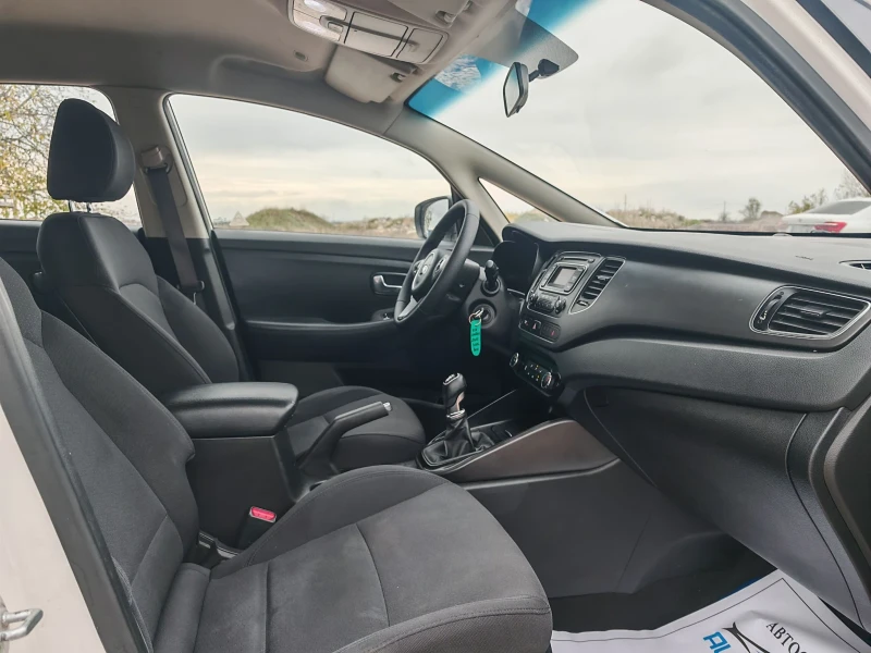Kia Carens 1.7 ДИЗЕЛ 136 К.С. УНИКАЛНО СЪСТОЯНИЕ! КАТО НОВА!, снимка 11 - Автомобили и джипове - 52369943