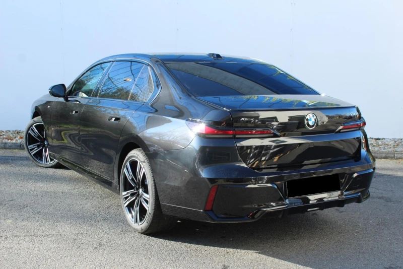 BMW 740 M-Sport xDrive, снимка 3 - Автомобили и джипове - 52465321