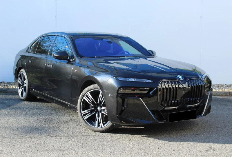 BMW 740 M-Sport xDrive, снимка 2 - Автомобили и джипове - 52465321