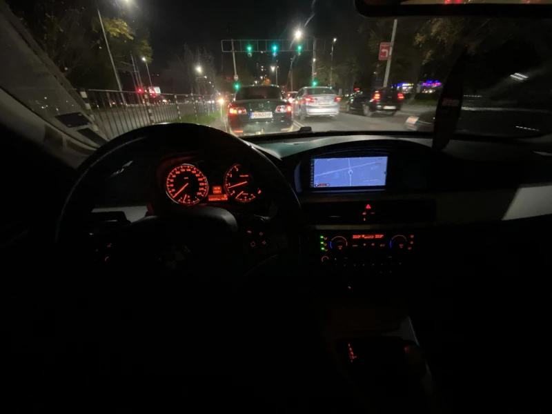 BMW 320 lci, снимка 12 - Автомобили и джипове - 52592943