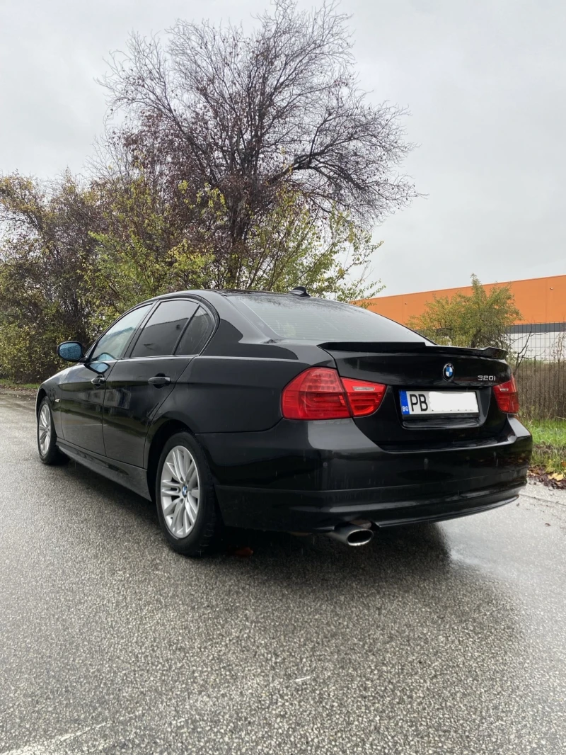 BMW 320 lci, снимка 6 - Автомобили и джипове - 52592943