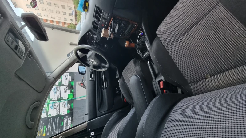 VW Golf 1.8t Бензин/Газ, снимка 13 - Автомобили и джипове - 52941590
