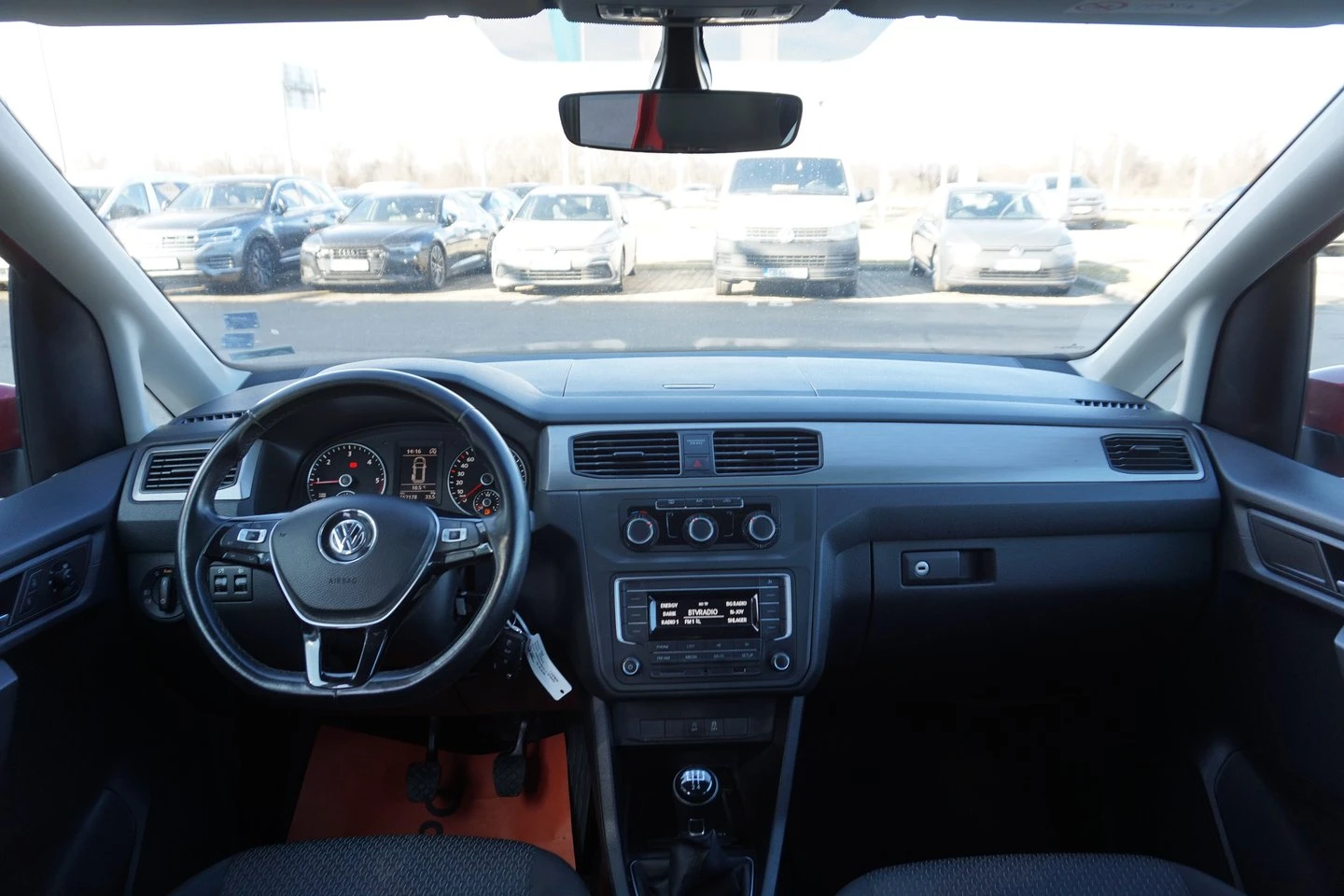 VW Caddy Trendline TDI BMT 5 места - изображение 4