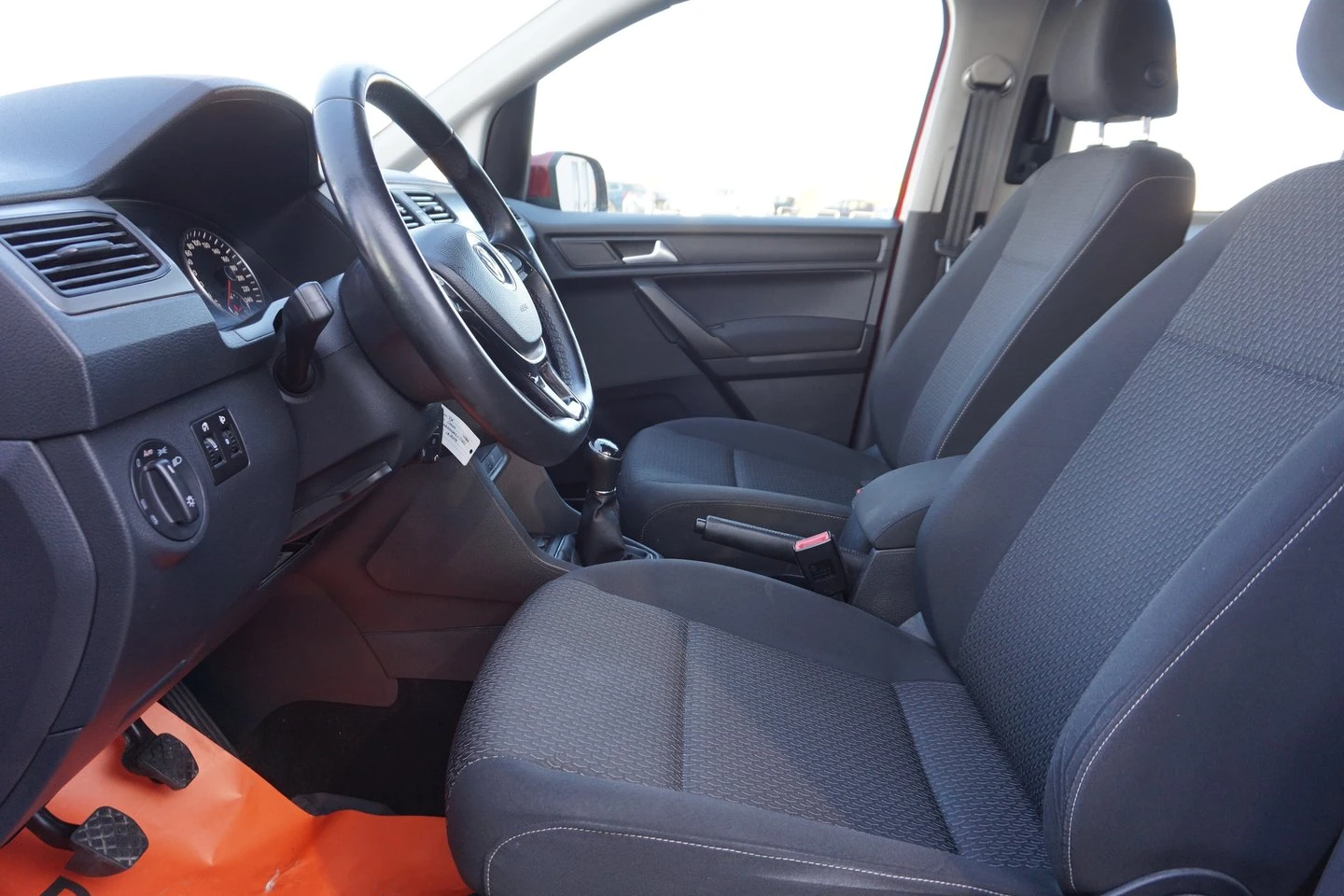 VW Caddy Trendline TDI BMT 5 места - изображение 5
