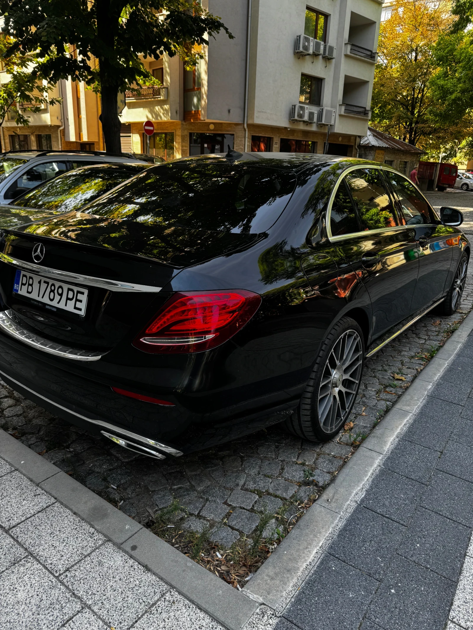 Mercedes-Benz E 200  - изображение 8