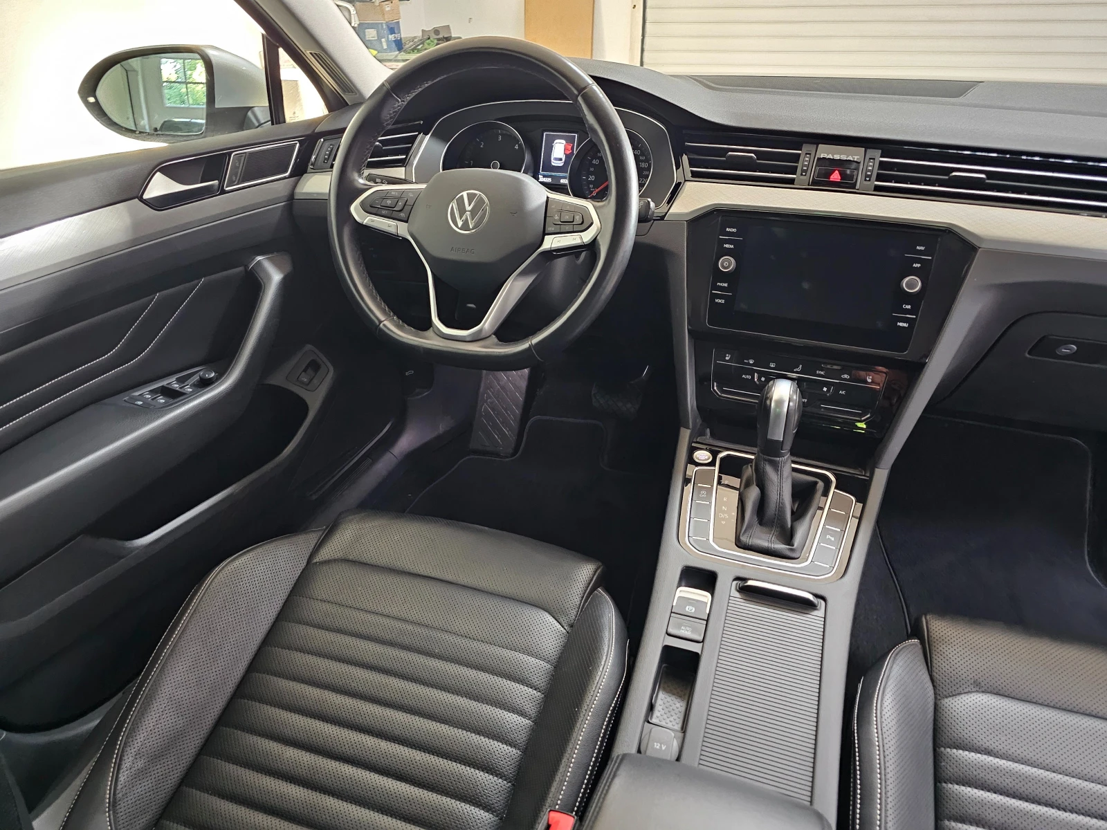 VW Passat Business 2.0tdi IQ.LIGHT-LED КОЖА обдухване Камера - изображение 6