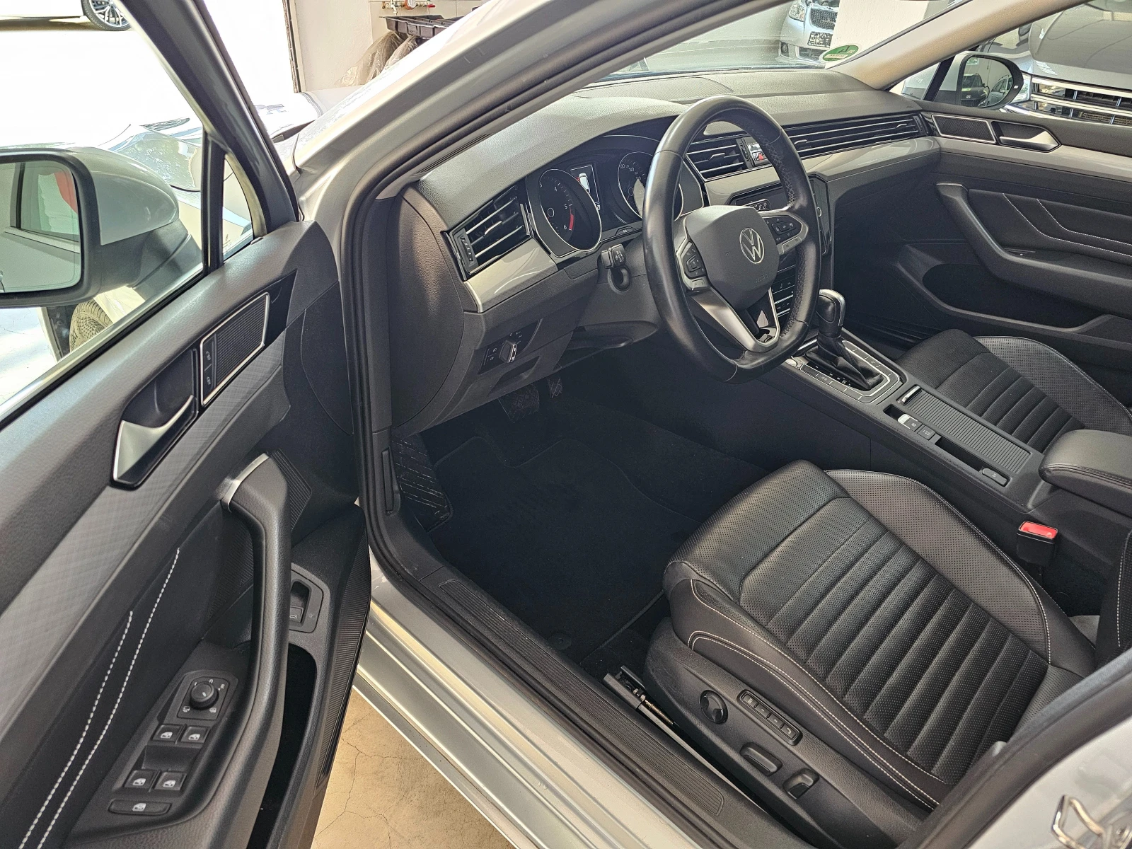 VW Passat Business 2.0tdi IQ.LIGHT-LED КОЖА обдухване Камера - изображение 4