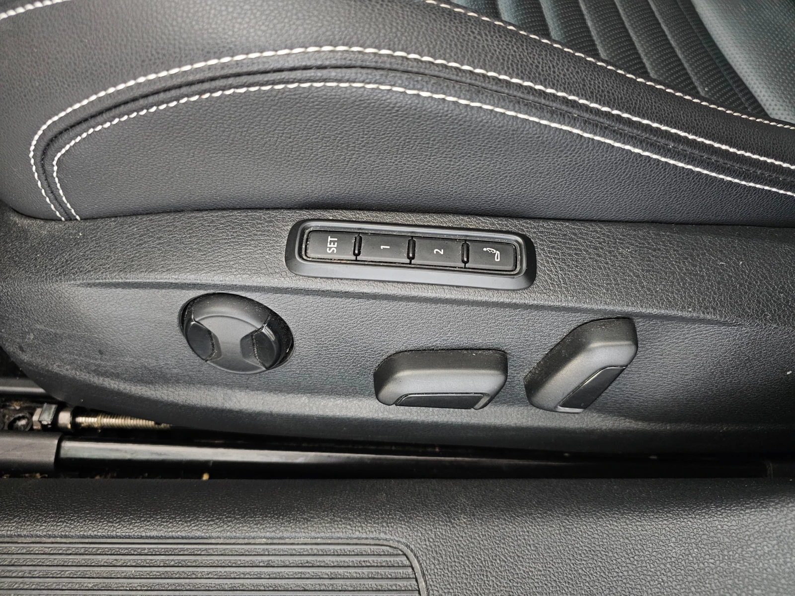 VW Passat Business 2.0tdi IQ.LIGHT-LED КОЖА обдухване Камера - изображение 5