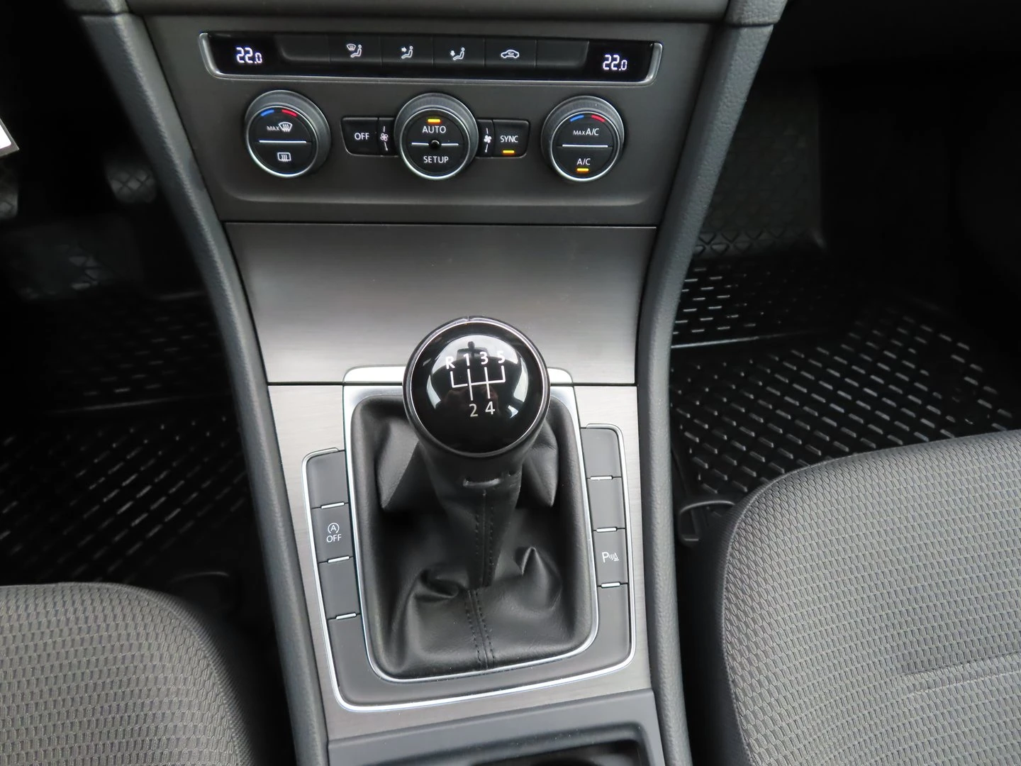 VW Golf Comfortline 1.6TDI BMT - изображение 10