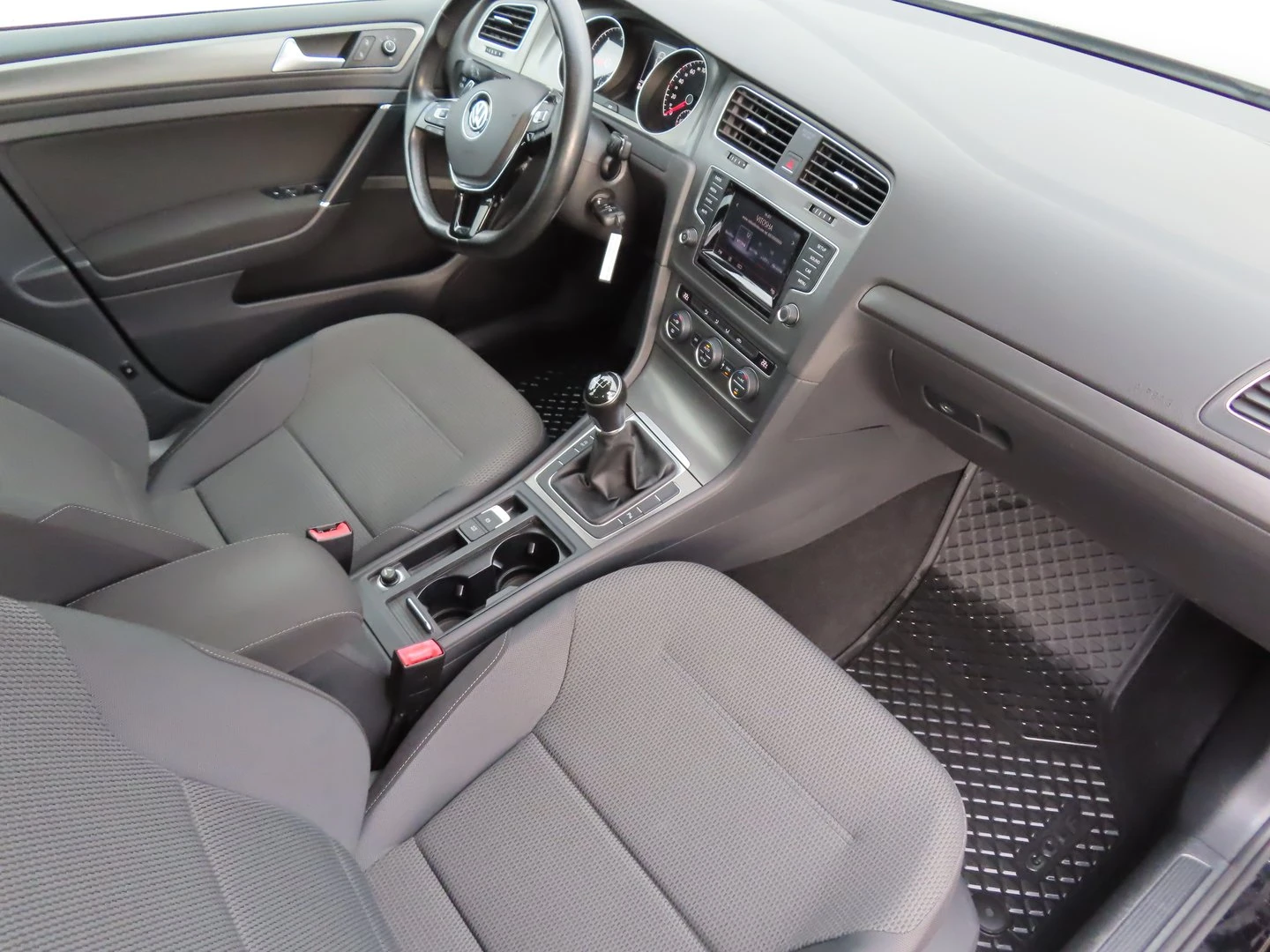 VW Golf Comfortline 1.6TDI BMT - изображение 6