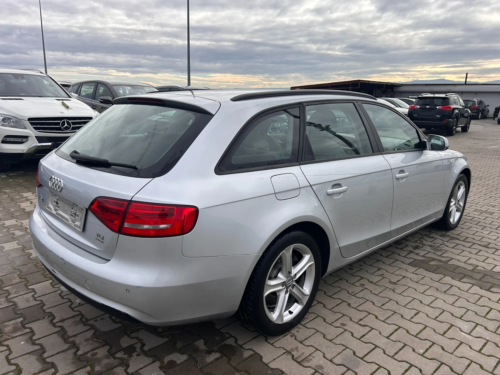Audi A4 2.0TDI QUATTRO NAVI EURO 5 - изображение 6