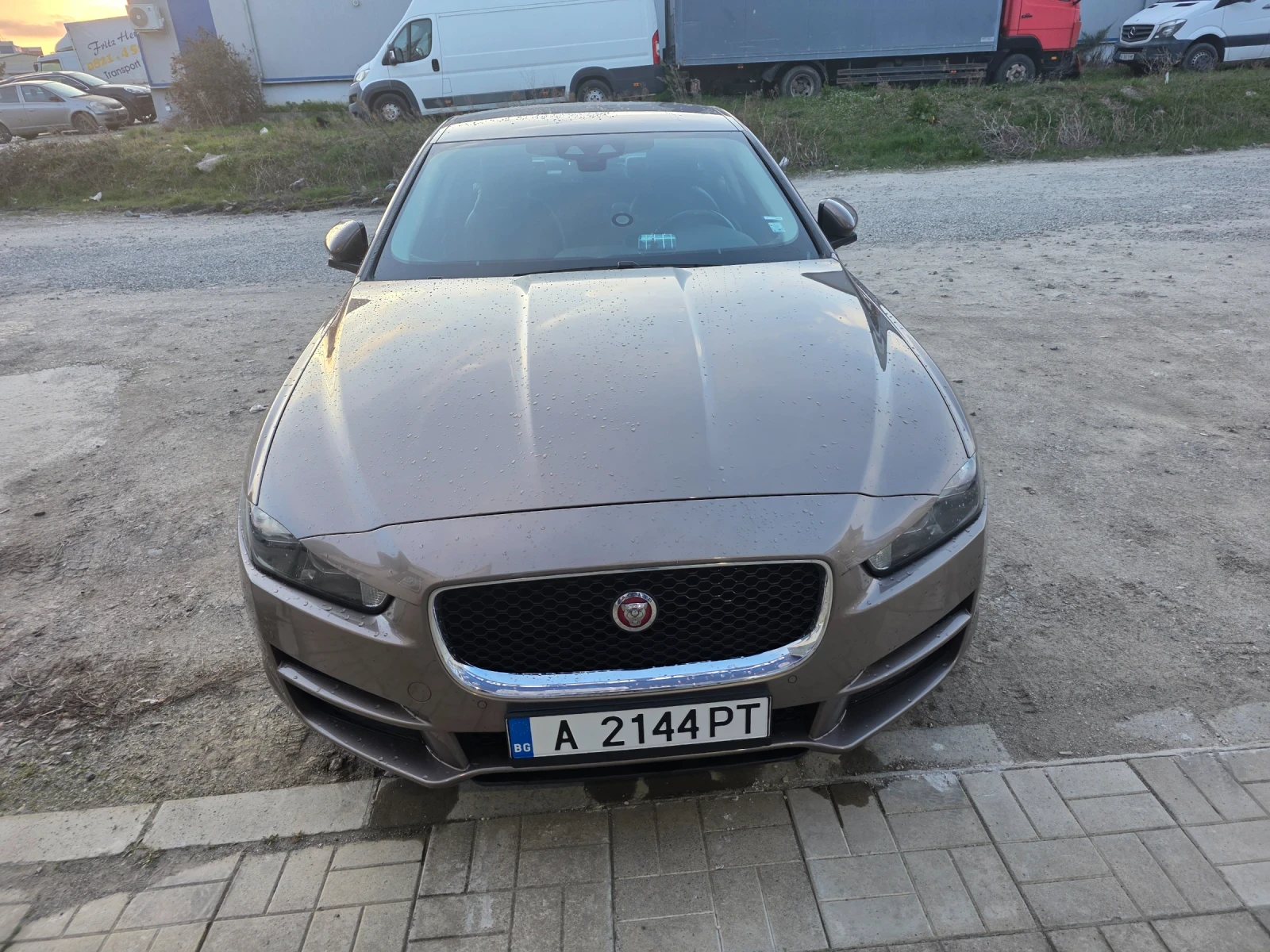 Jaguar XE, снимка 4 - Автомобили и джипове - 53698897