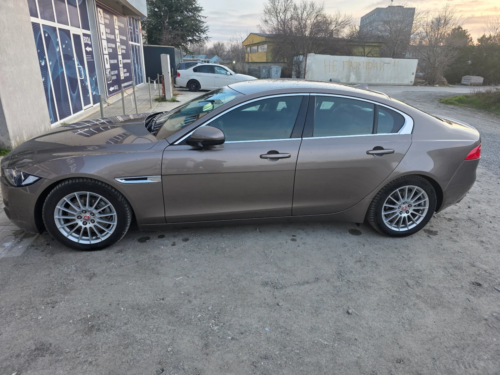Jaguar XE, снимка 2 - Автомобили и джипове - 53698897