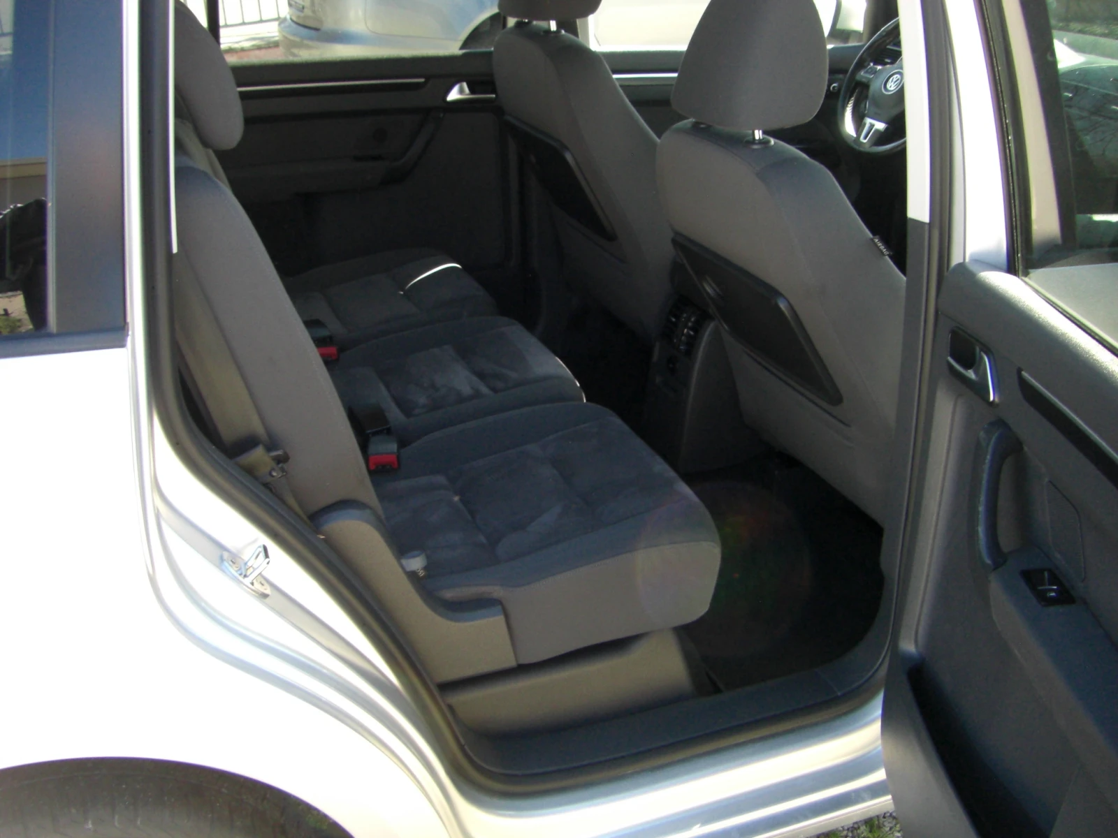 VW Touran 1.4TSI High Line 7 MECTA, снимка 14 - Автомобили и джипове - 54135690