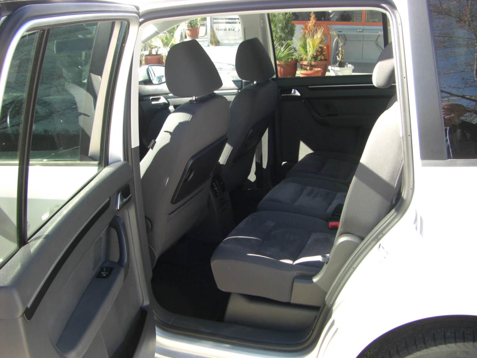 VW Touran 1.4TSI High Line 7 MECTA, снимка 13 - Автомобили и джипове - 54135690