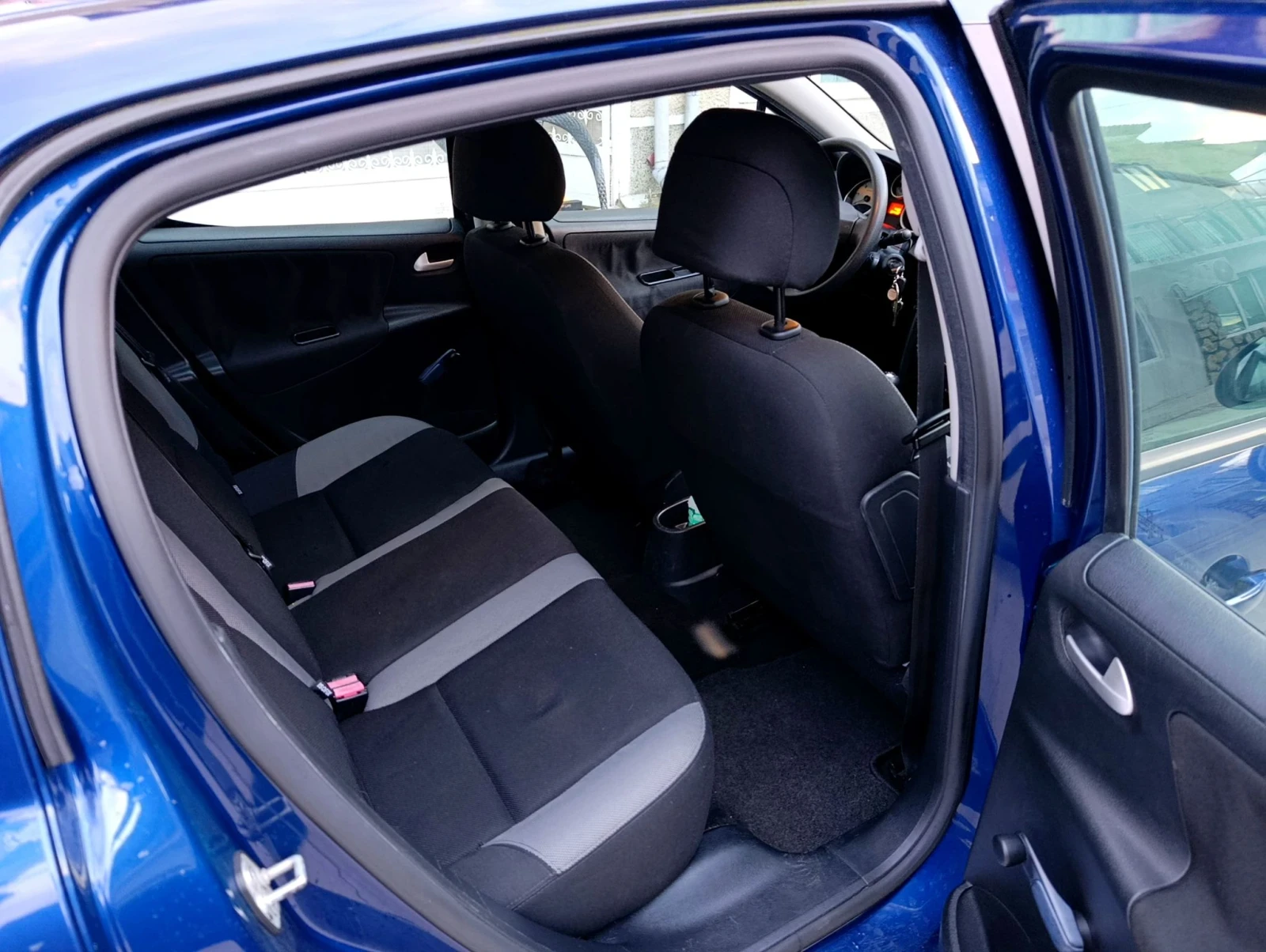 Peugeot 207 1.4 HDI -KLIMATIK, снимка 8 - Автомобили и джипове - 54270087