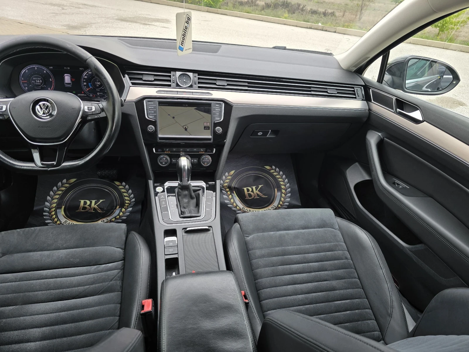 VW Passat 2.0TDi/150КС/AVTOMAT/DIGITAL/HIGH-LINE/DISTRONIK, снимка 12 - Автомобили и джипове - 54393115