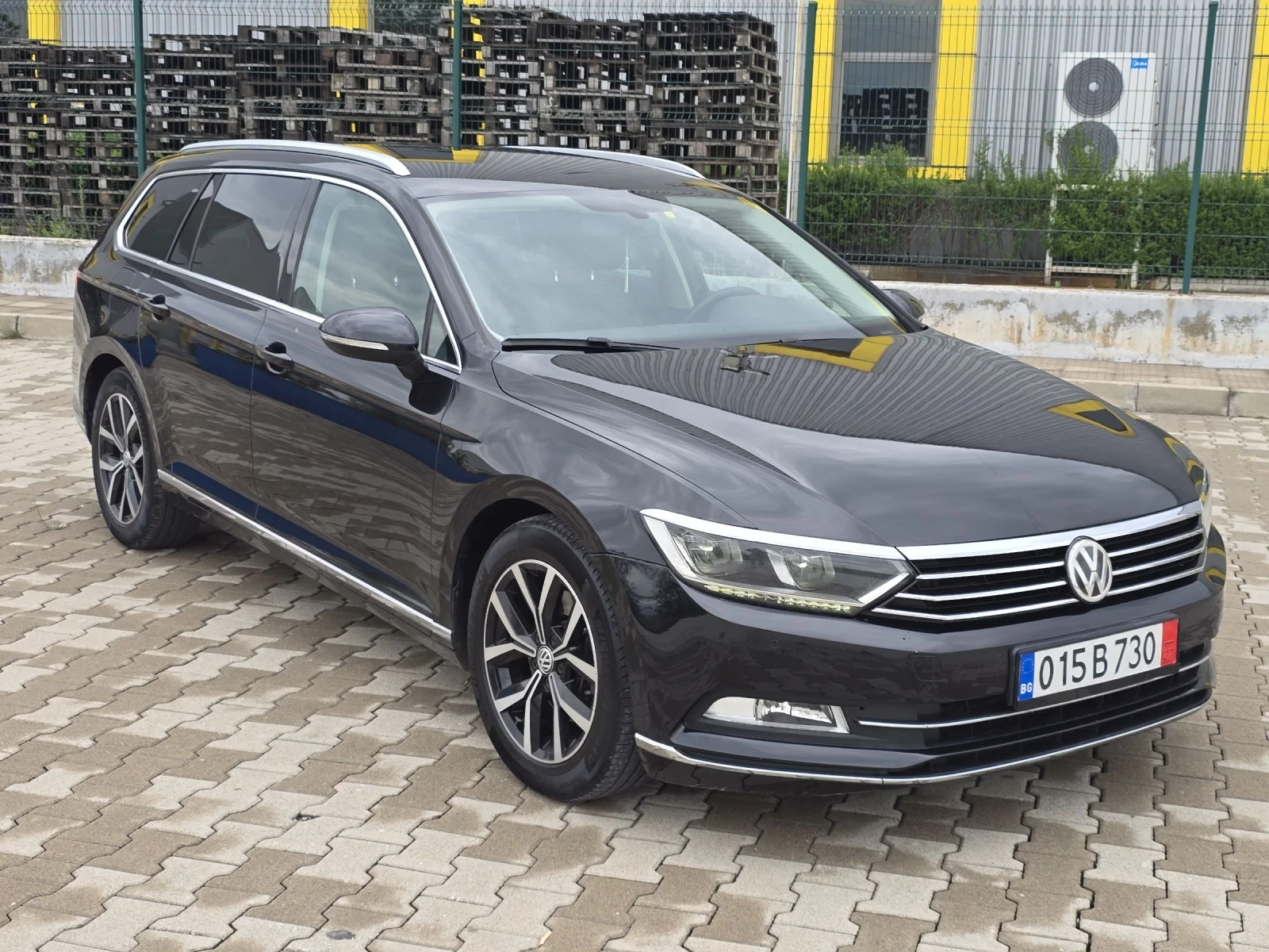 VW Passat 2.0TDi/150КС/AVTOMAT/DIGITAL/HIGH-LINE/DISTRONIK, снимка 3 - Автомобили и джипове - 54393115