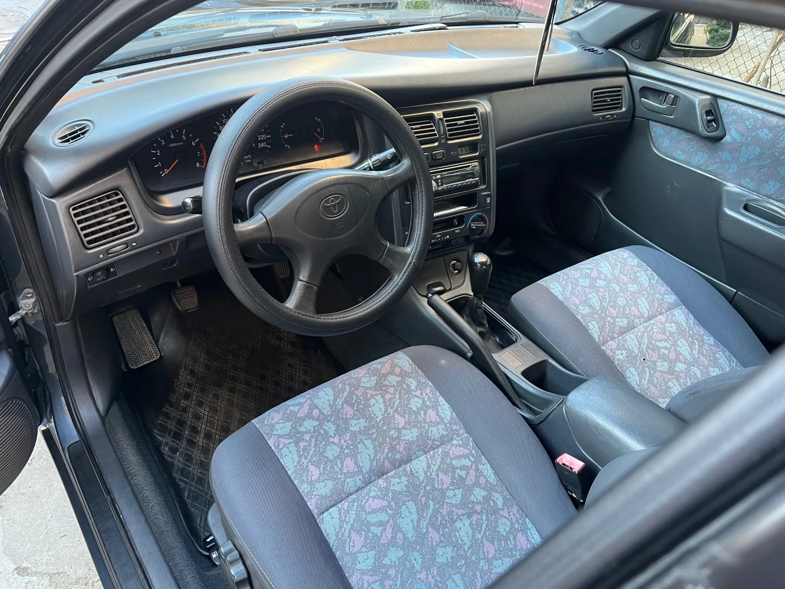 Toyota Carina 1.6 16V, снимка 8 - Автомобили и джипове - 54741995