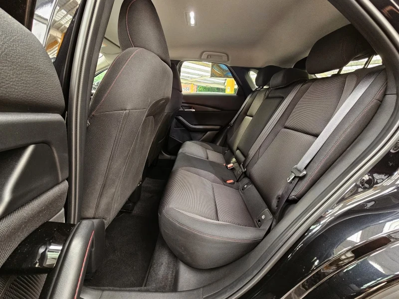 Mazda CX-30 2.5MHEV/HOMURA/LED/CAM/CARPLAY/HUD/KLESS/H&B/680f, снимка 14 - Автомобили и джипове - 51534543