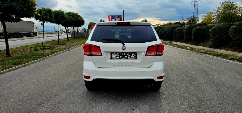 Fiat Freemont 2.0mJet 7Местен, снимка 6 - Автомобили и джипове - 52133036