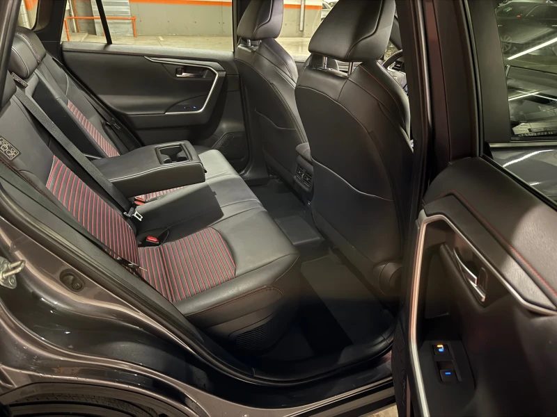 Toyota Rav4 2.5 Plug-In Hybrid STYLE  AWD 306 hp , снимка 8 - Автомобили и джипове - 52675377