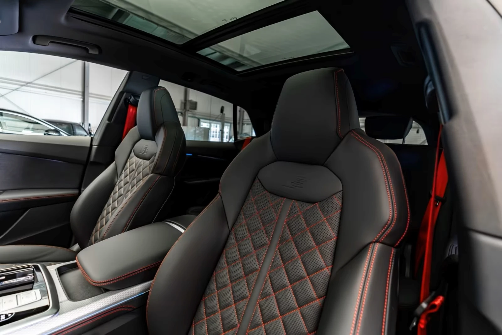 Audi Q8 FACELIFT* COMPETITION* CARBON* OLED LIGHTS* PANO*  - изображение 10