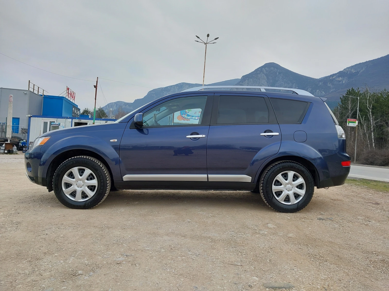 Mitsubishi Outlander 2.0- 140кс., снимка 4 - Автомобили и джипове - 53735687