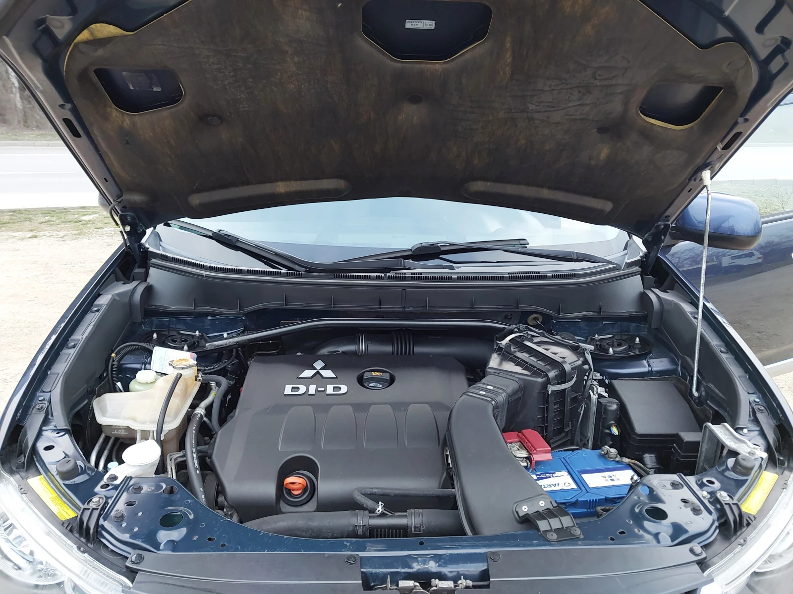 Mitsubishi Outlander 2.0- 140кс., снимка 16 - Автомобили и джипове - 53735687