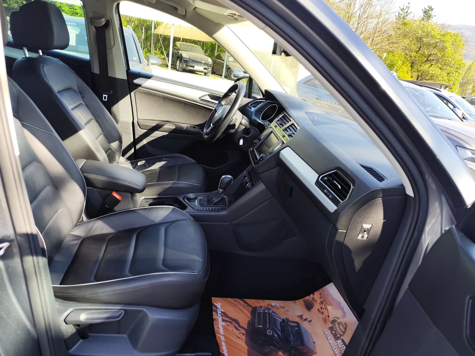VW Tiguan 2.0TDi* 4 MOTION* АВТОМАТИК* NAVI* CAMERA* КОЖА* , снимка 13 - Автомобили и джипове - 54333088