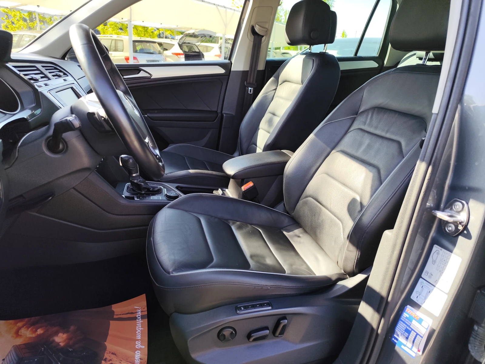VW Tiguan 2.0TDi* 4 MOTION* АВТОМАТИК* NAVI* CAMERA* КОЖА* , снимка 6 - Автомобили и джипове - 54333088