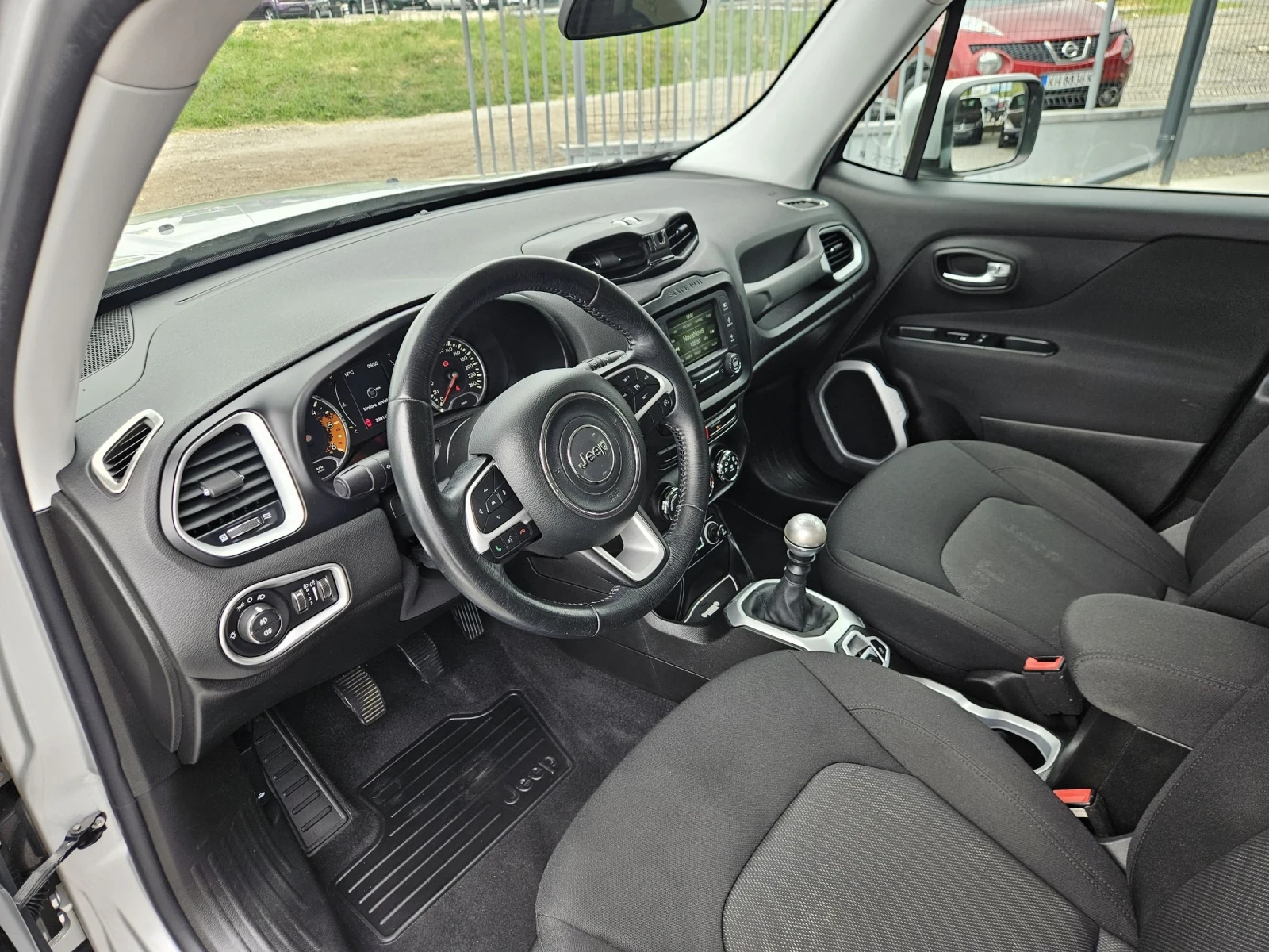 Jeep Renegade 1.6 M-jet , снимка 9 - Автомобили и джипове - 54488325