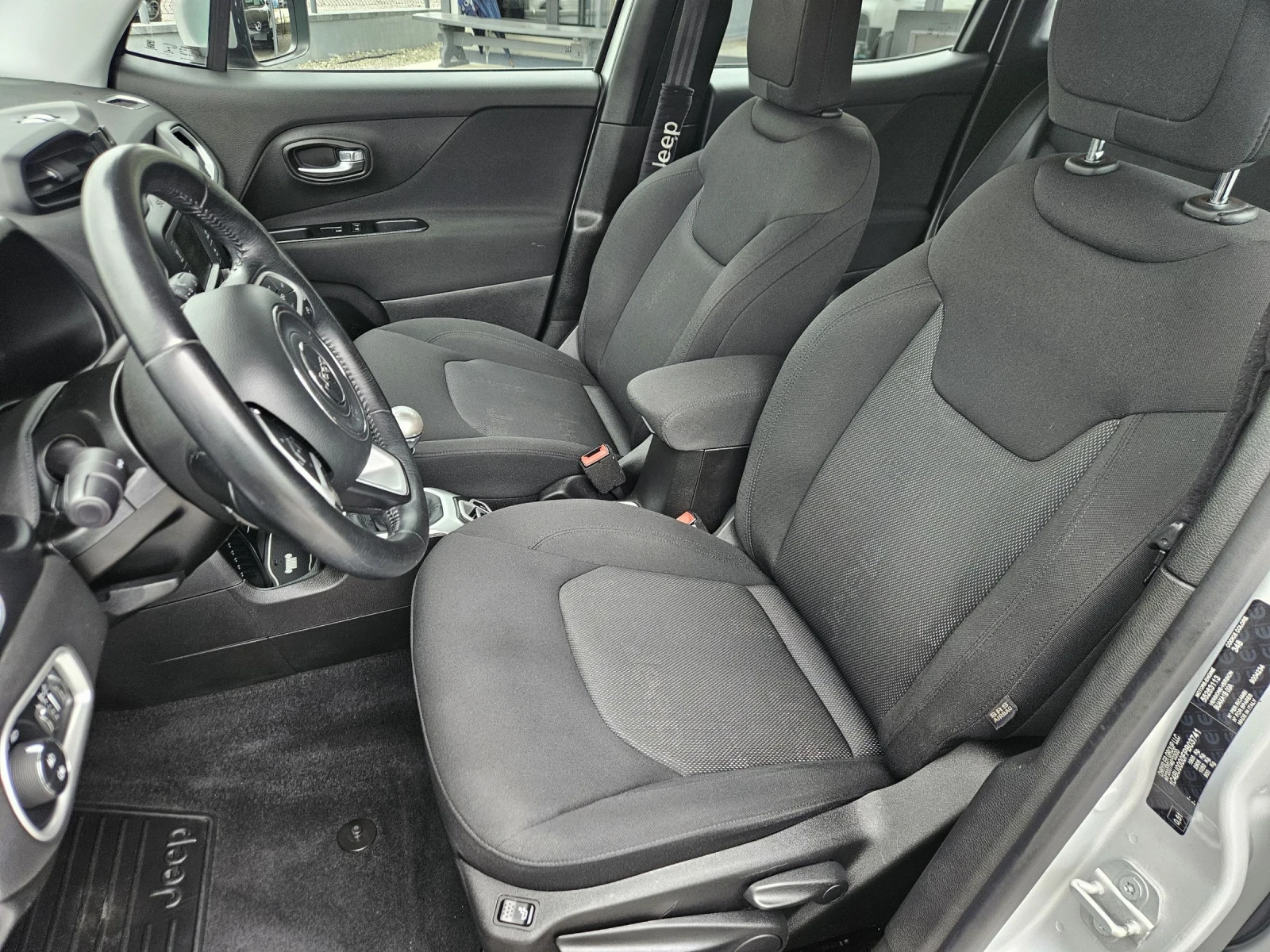 Jeep Renegade 1.6 M-jet , снимка 10 - Автомобили и джипове - 54488325