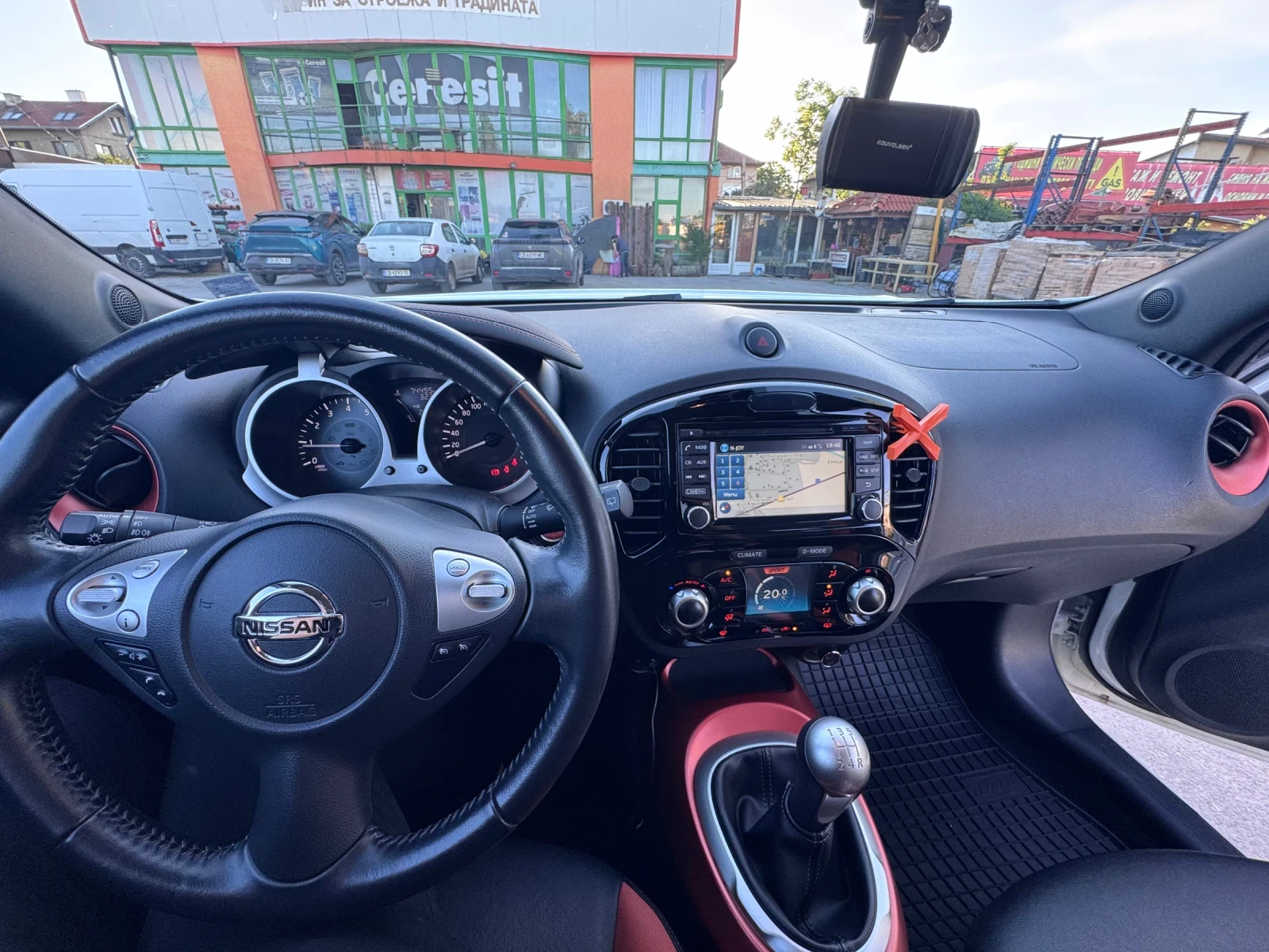 Nissan Juke, снимка 12 - Автомобили и джипове - 54717561