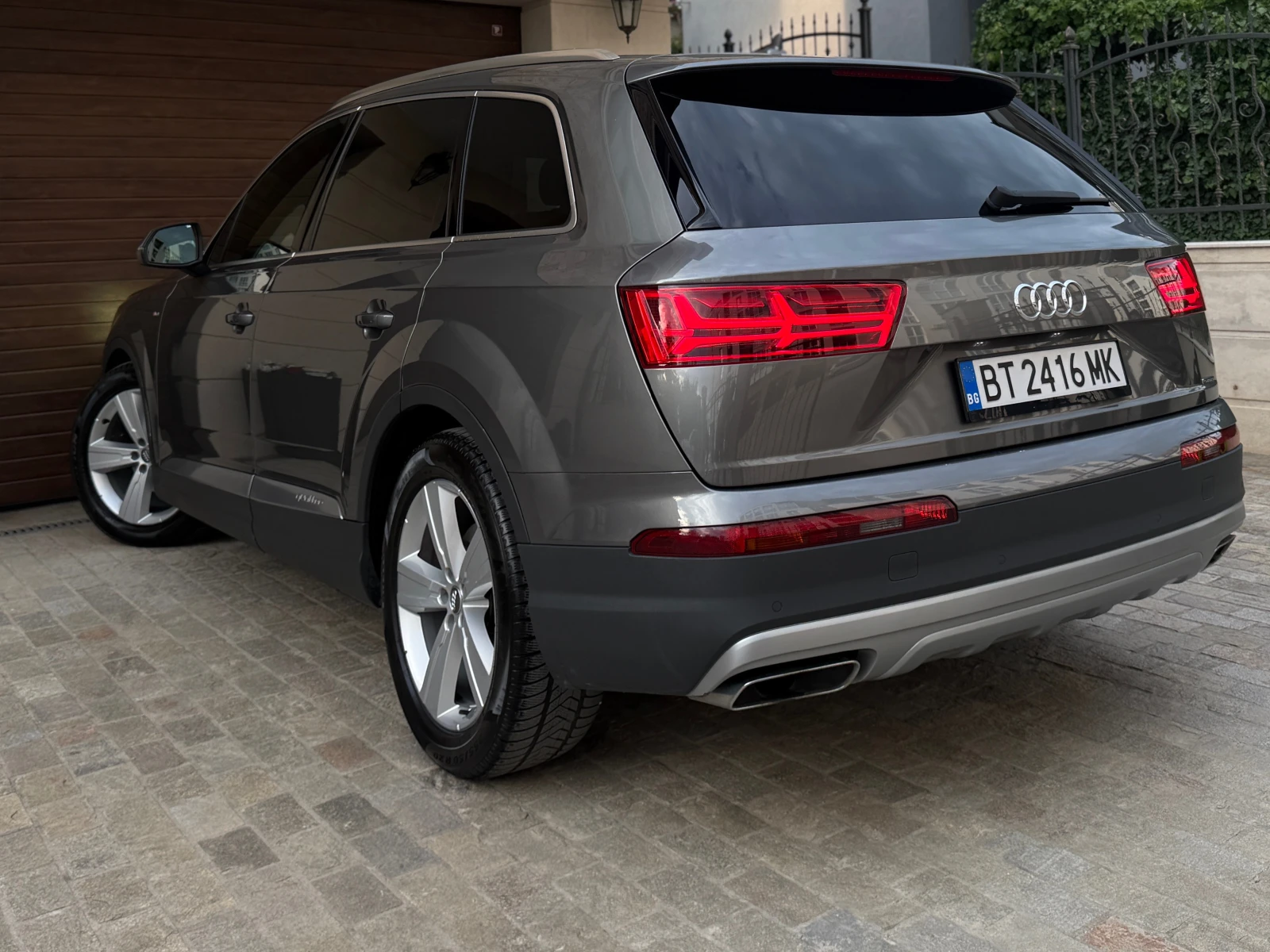 Audi Q7 3.0TDI* S-Line* Завиващ Мост* Доказуеми Км* , снимка 5 - Автомобили и джипове - 54775044