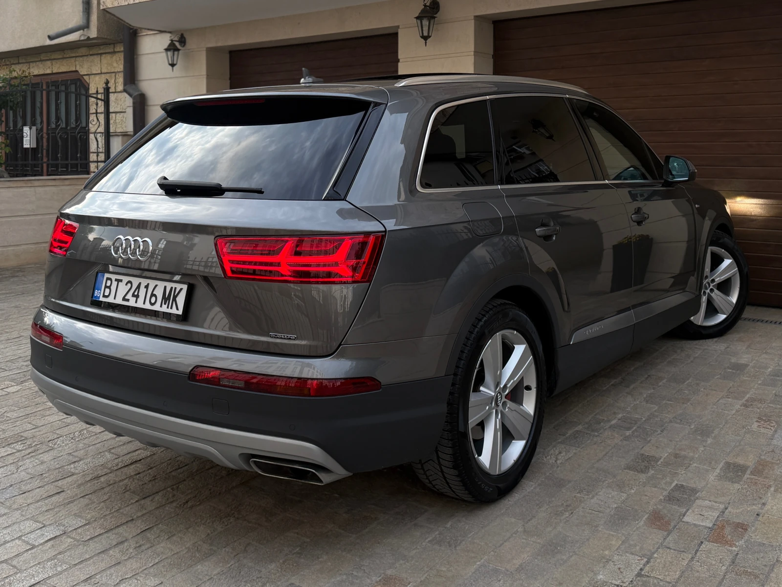 Audi Q7 3.0TDI* S-Line* Завиващ Мост* Доказуеми Км* , снимка 6 - Автомобили и джипове - 54775044